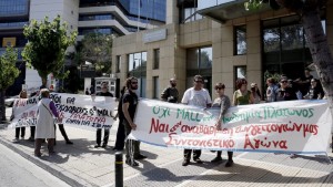 Κάτοικοι από την περιοχή της Ακαδημία Πλάτωνος διαμαρτύρονται έξω από το Υπουργείο Περιβάλλοντος, για να μην κατασκευαστεί mall στην περιοχή τους, Τετάρτη 25 Απριλίου 2018. ΑΠΕ-ΜΠΕ/ΑΠΕ-ΜΠΕ/ΑΛΕΞΑΝΔΡΟΣ ΒΛΑΧΟΣ